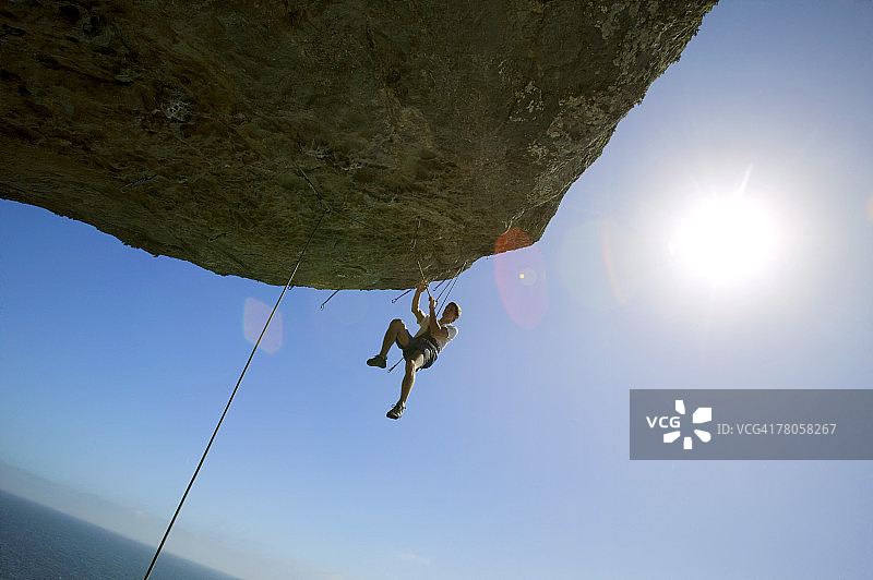 攀岩的人图片素材