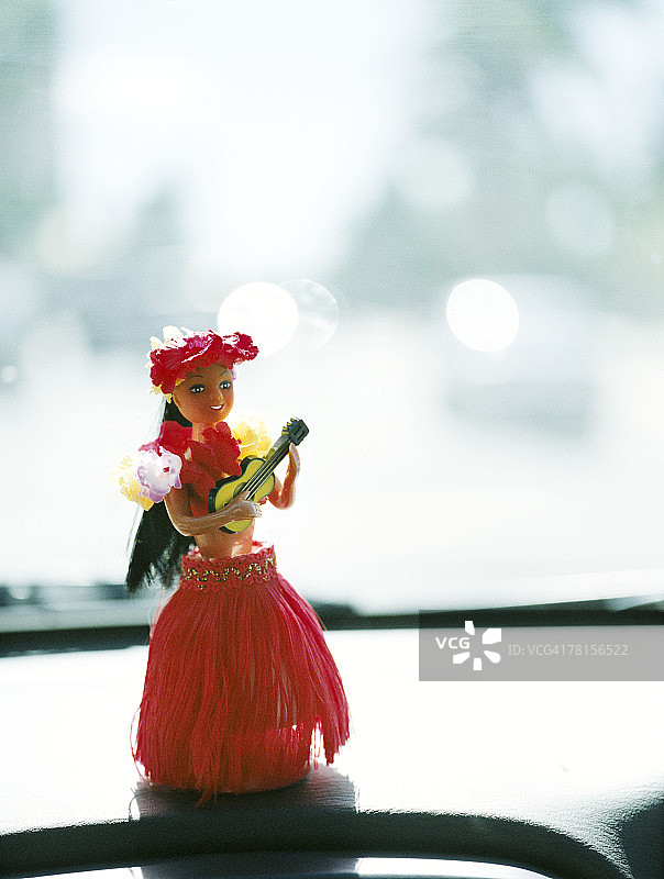 草裙舞女孩仪表盘装饰品图片素材