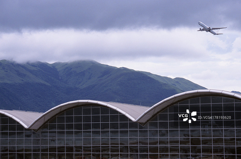 带有飞机的建筑物图片素材