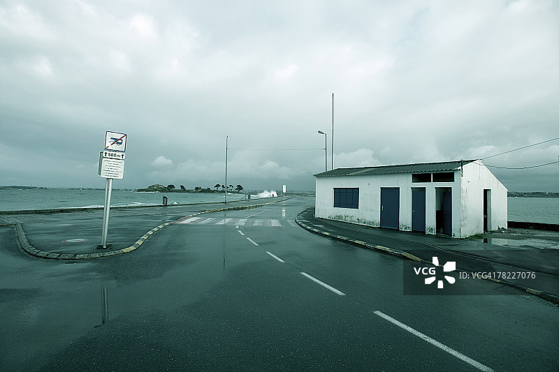 法国布列塔尼海岸阴雨天图片素材