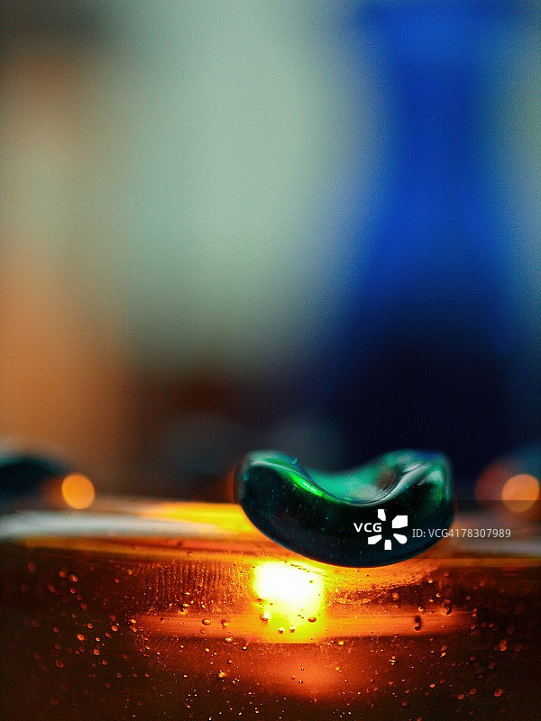 燃烧的蜡烛特写图片素材