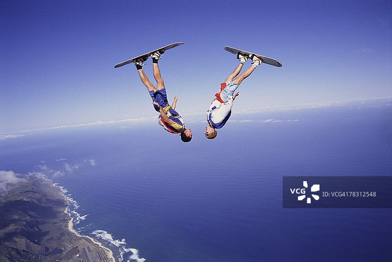 人们在玩空中冲浪图片素材