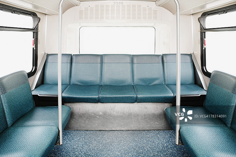 空荡荡的公交车图片素材