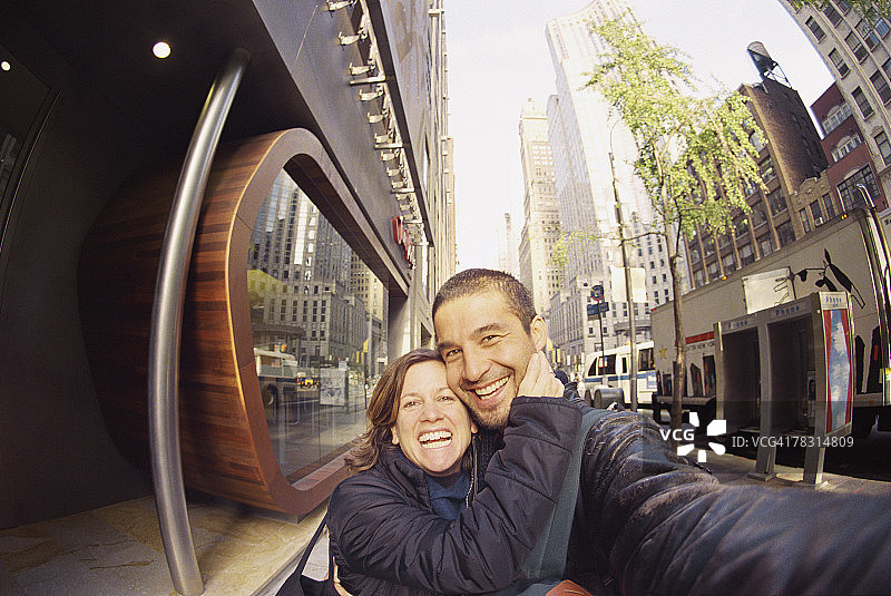 在纽约的幸福情侣图片素材
