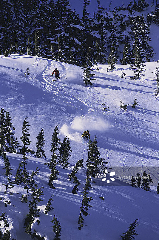 速降滑雪者图片素材