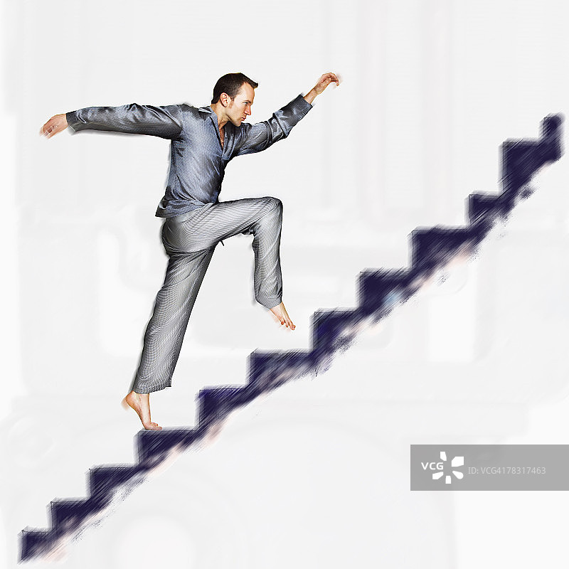 男人奋力迈步上楼梯图片素材