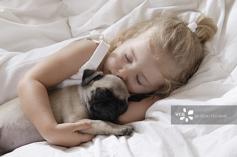 女孩的狗图片素材