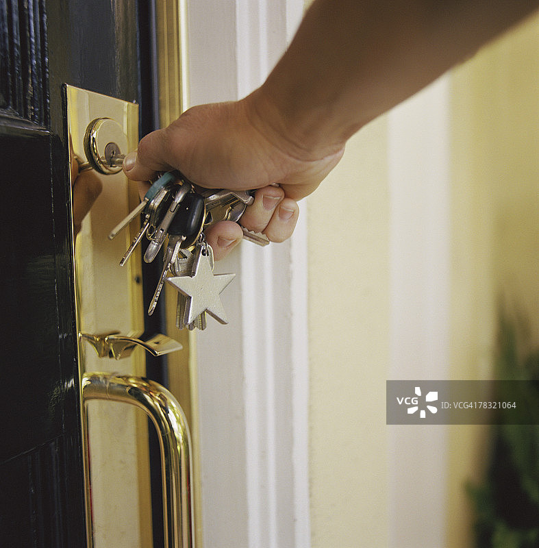 有人正在开锁图片素材