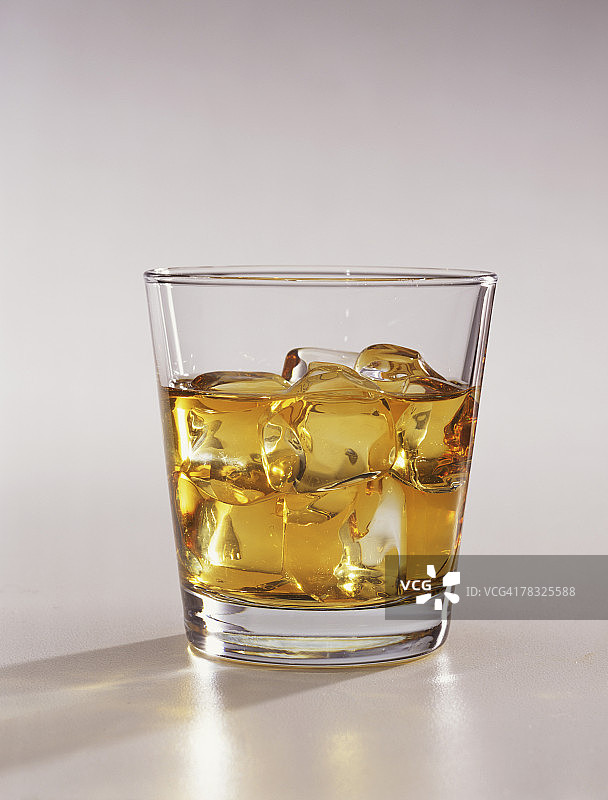 一杯威士忌图片素材
