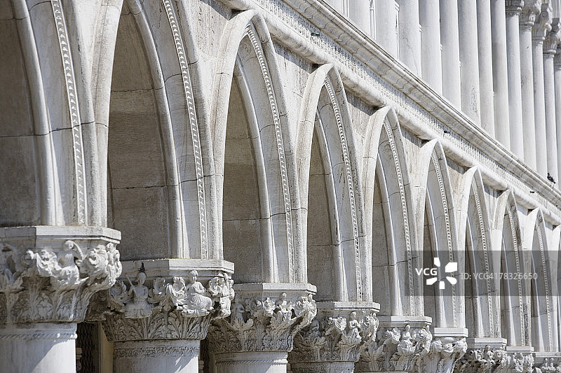 意大利威尼斯圣马可广场总督宫凉廊图片素材