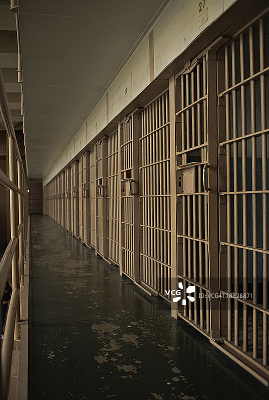 监狱走廊图片素材