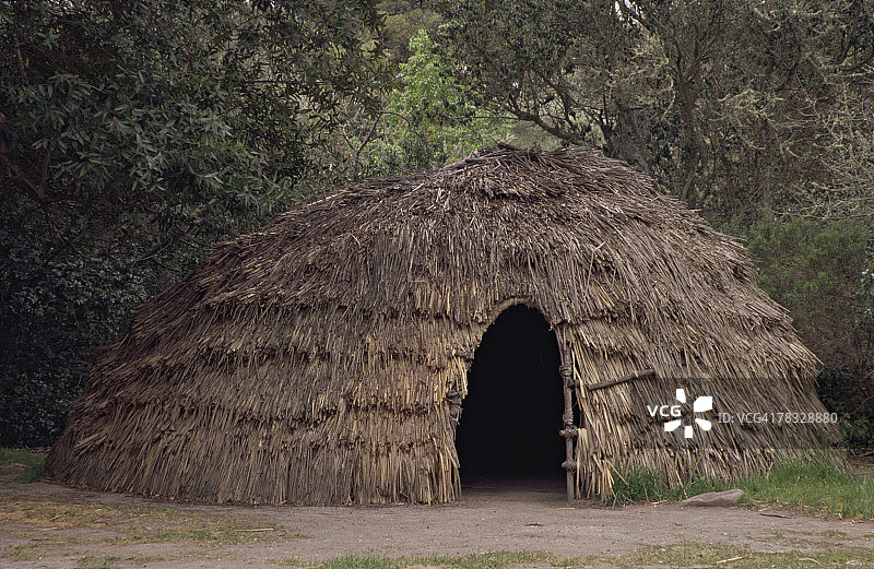 楚马什部落住所图片素材