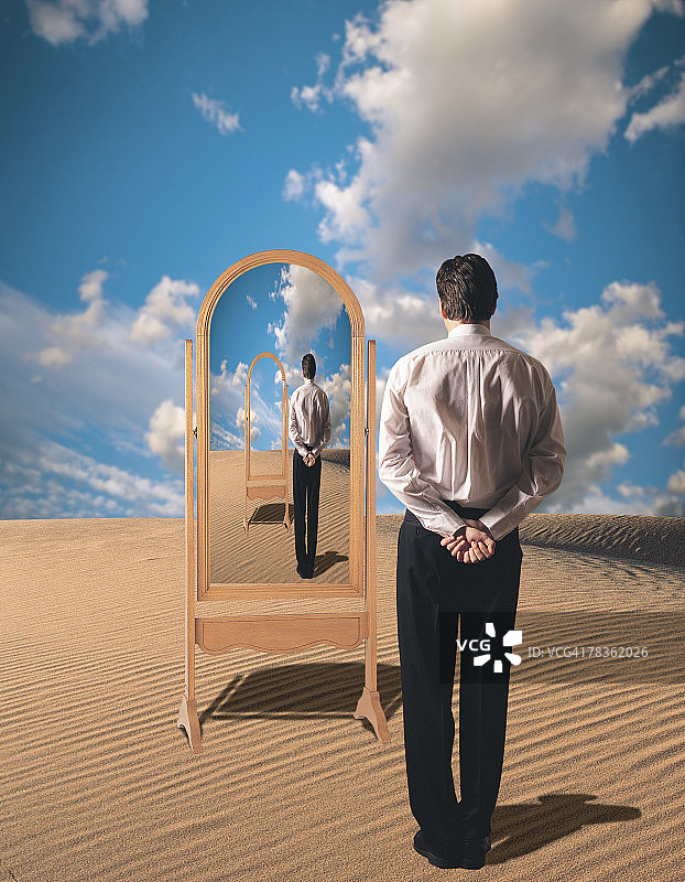 男人展望未来图片素材