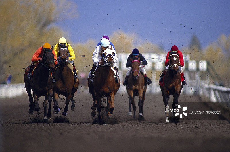 德比赛马比赛中的骑手图片素材