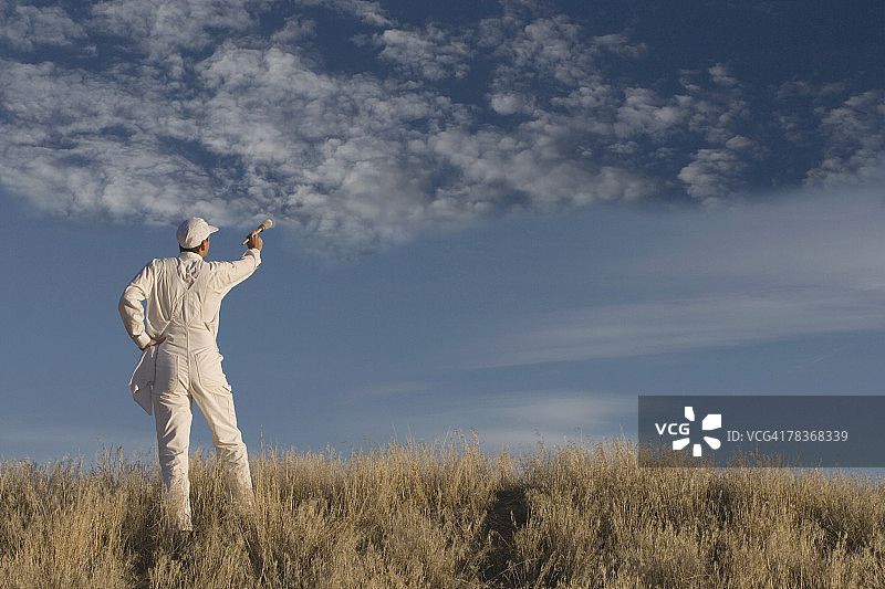 男人绘画天空图片素材
