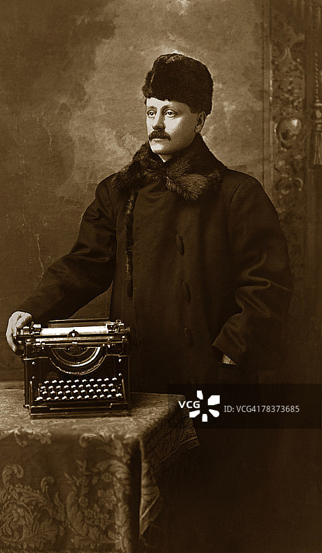 使用打字机的作家图片素材