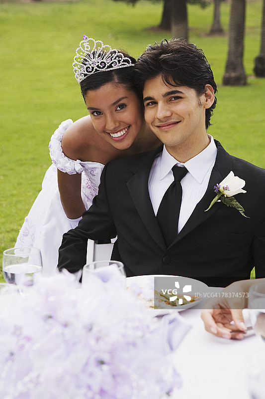 参加成人礼的青少年图片素材