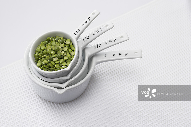 量杯和豌豆图片素材