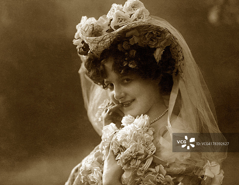 含苞待放的新娘与鲜花图片素材