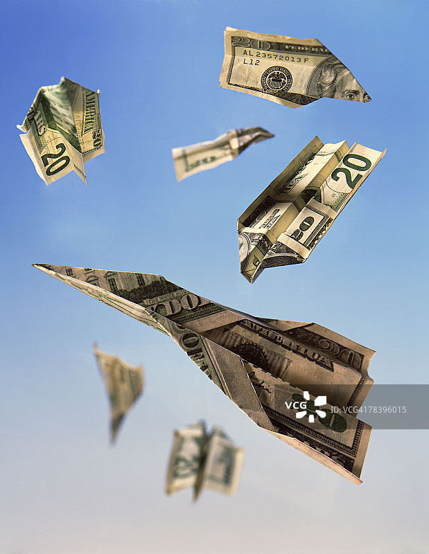 用二十美元纸币折叠的纸飞机图片素材