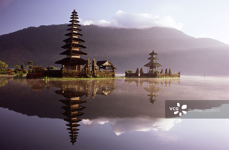 印度尼西亚湖泊女神图片素材