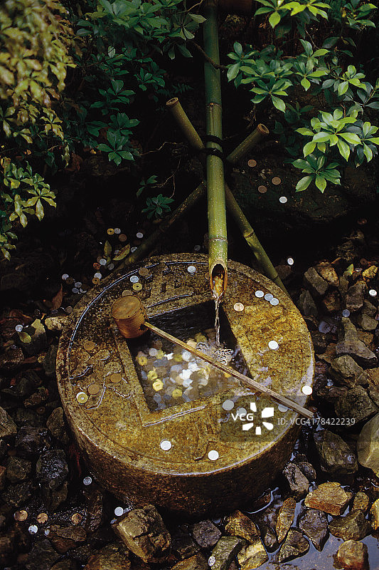 龙安寺寺庙里的蹲踞图片素材