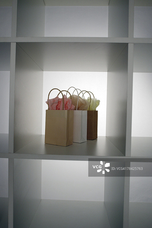 货架上的礼品袋图片素材