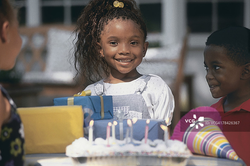 女孩的生日派对图片素材