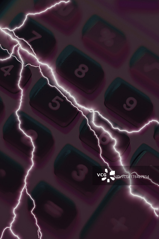闪电和计算器合成图图片素材