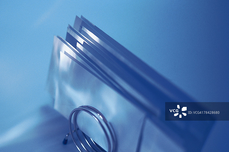 桌上的信件收纳图片素材