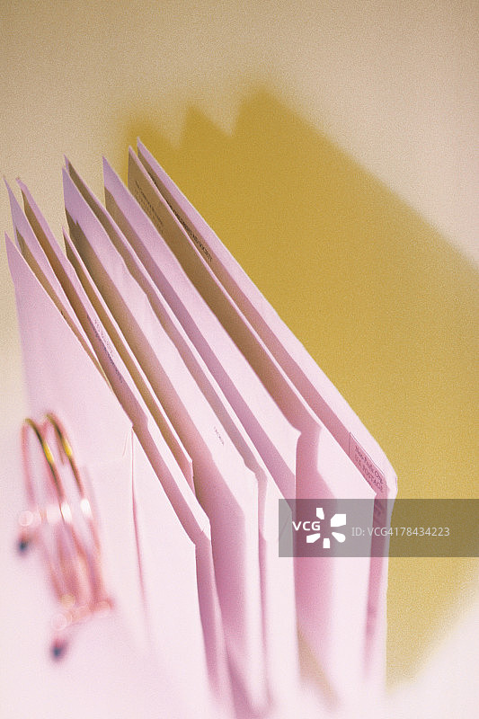 信件架上的字母图片素材