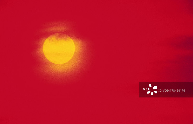 云层后的太阳图片素材