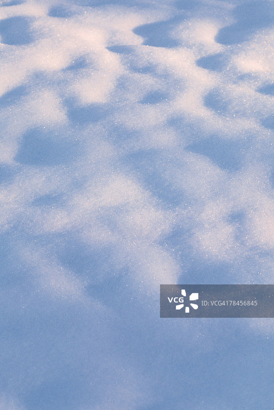 被雪覆盖的田野图片素材