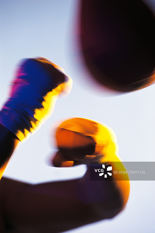 拳击手练习速度球图片素材