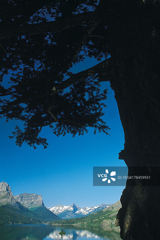 冰川国家公园圣玛丽湖与野鹅岛图片素材