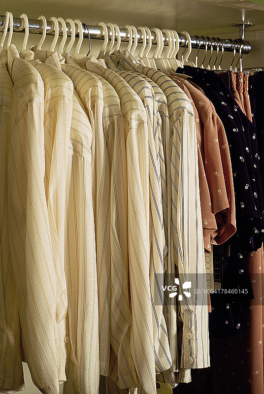 干洗店的衣架图片素材