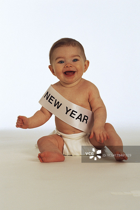 戴着新年绶带的宝宝图片素材