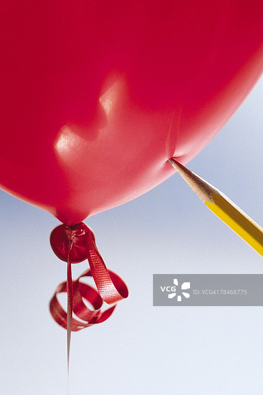 铅笔刺破气球图片素材