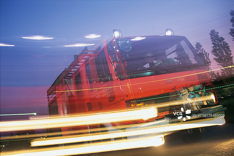 模糊的消防车图片素材