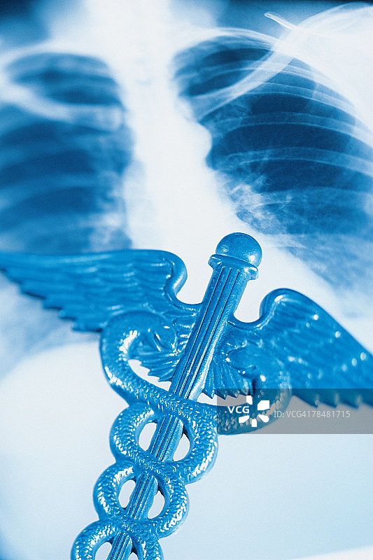 胸部X光片和蛇杖图片素材