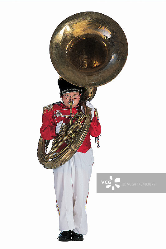 穿着军乐队制服，拿着苏沙号的儿童图片素材