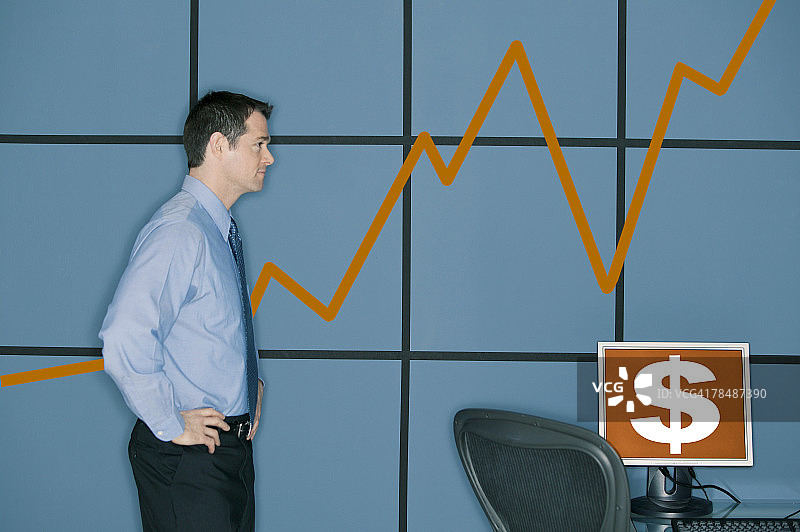 带有图表的商人图片素材