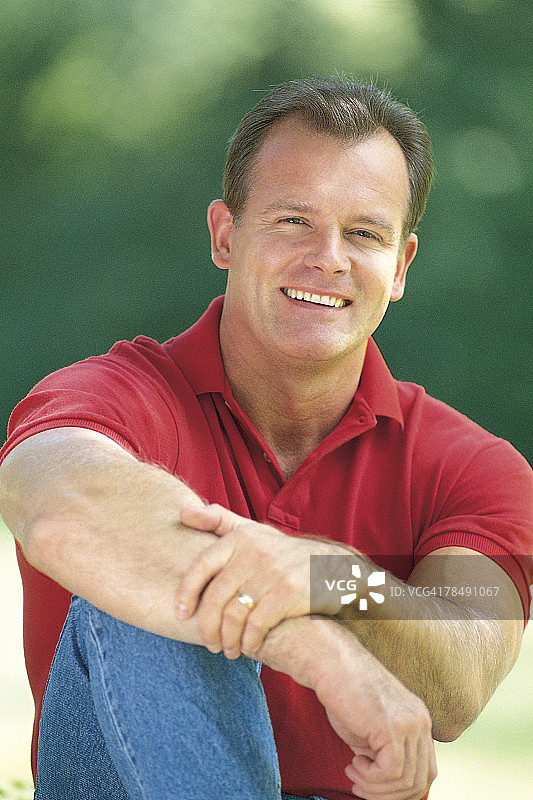 户外健壮男人 портрет图片素材