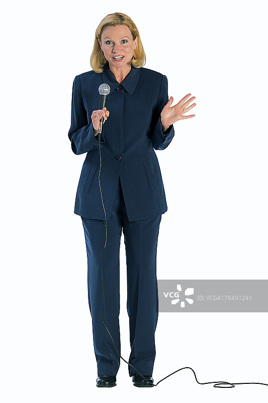 手持麦克风的女人图片素材