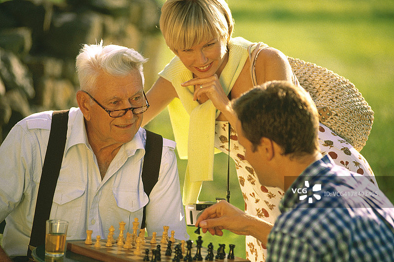 父子下象棋图片素材
