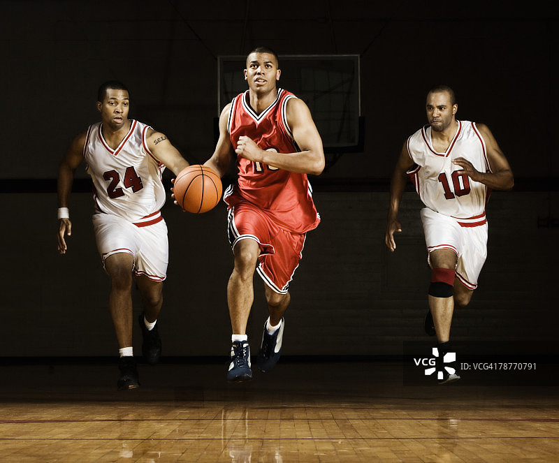 运球过半场图片素材