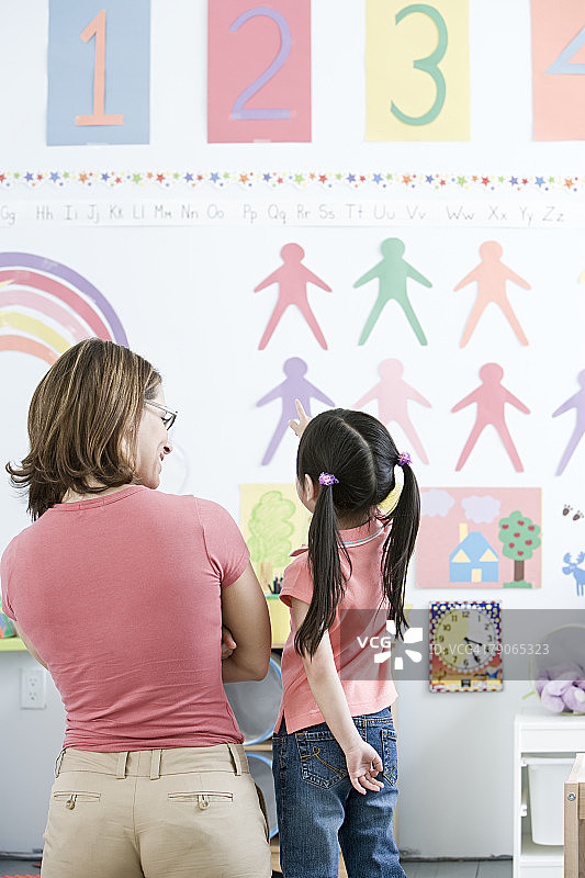 老师和女孩图片素材