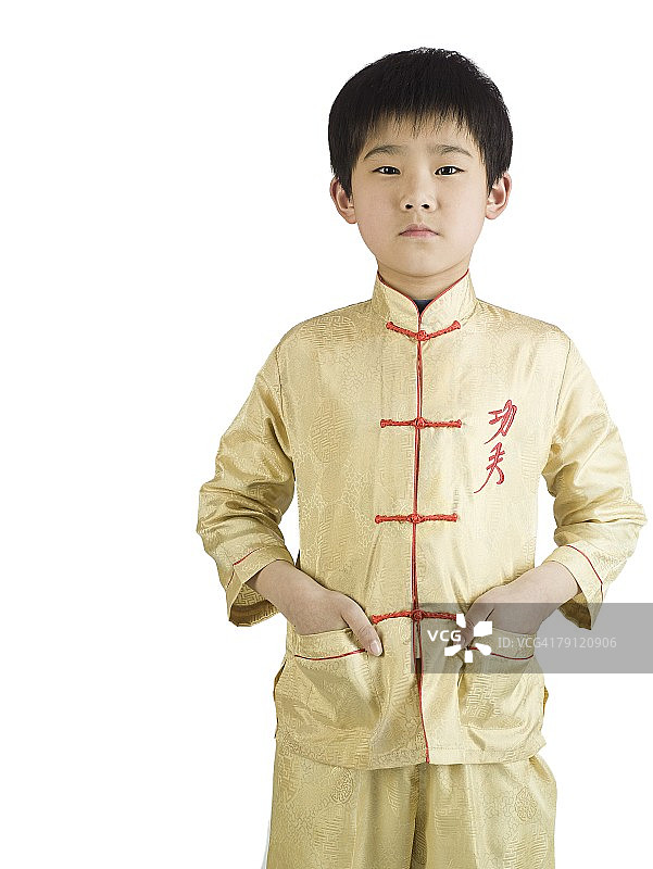 身穿中式服装的男孩图片素材