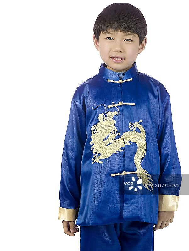 男孩身穿中式服装图片素材