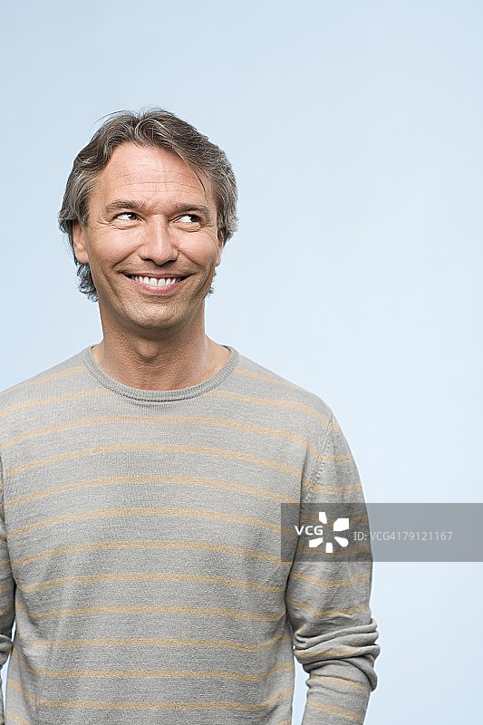 一个成熟男人的肖像图片素材